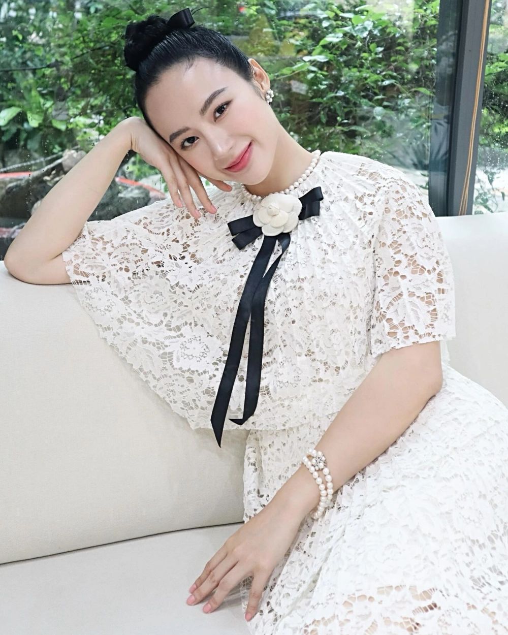 Đánh giá và chia sẻ về vòng 3 quyến rũ của Angela Phương Trinh qua từng bức ảnh