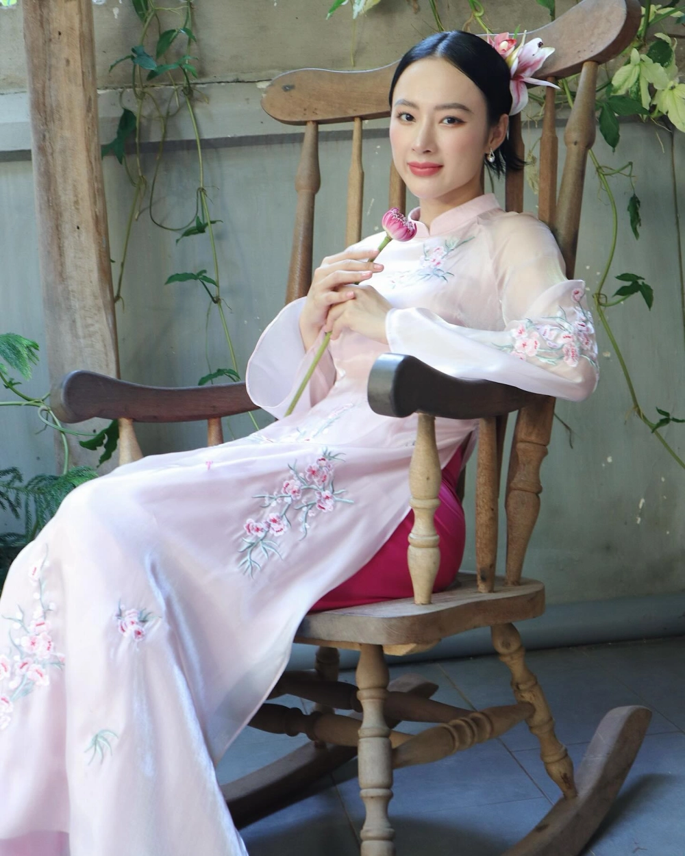 Cùng chiêm ngưỡng những hình ảnh Angela Phương Trinh đẹp mắt và đầy cuốn hút