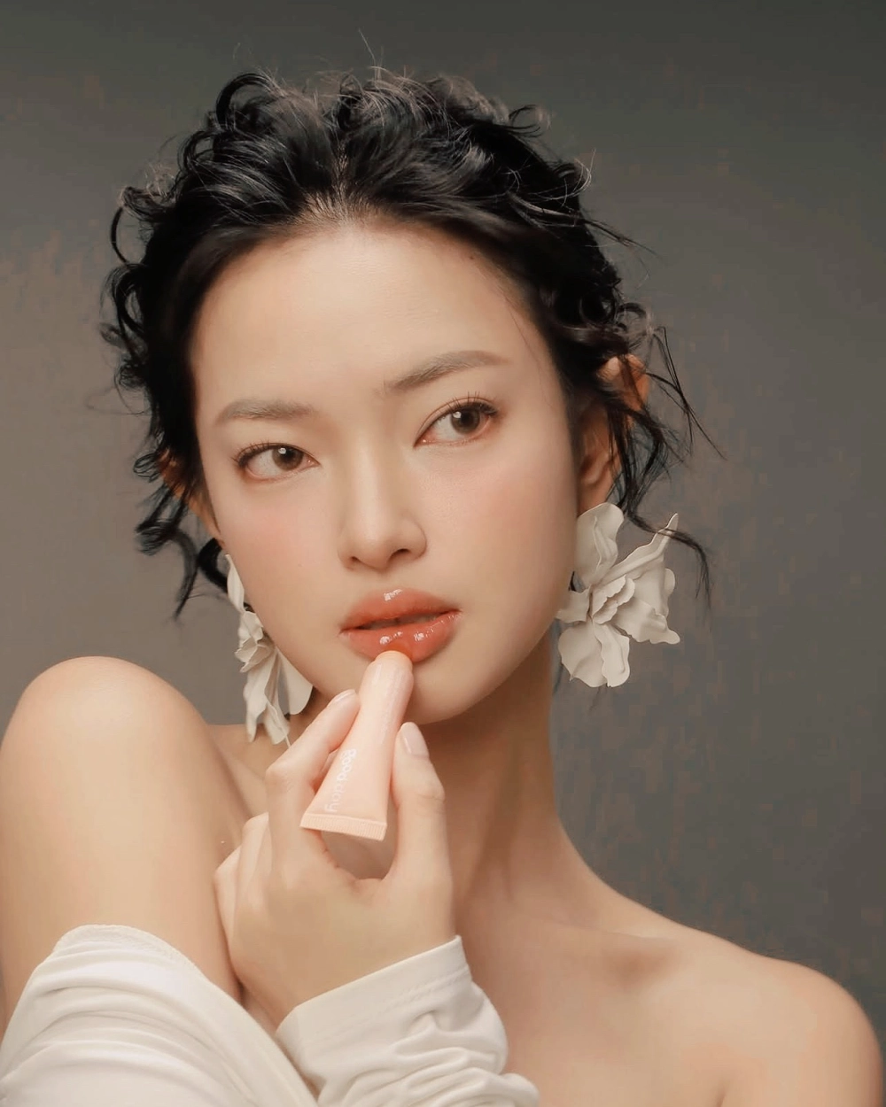 Tìm hiểu Châu Bùi Là Ai và hành trình trở thành biểu tượng thời trang
