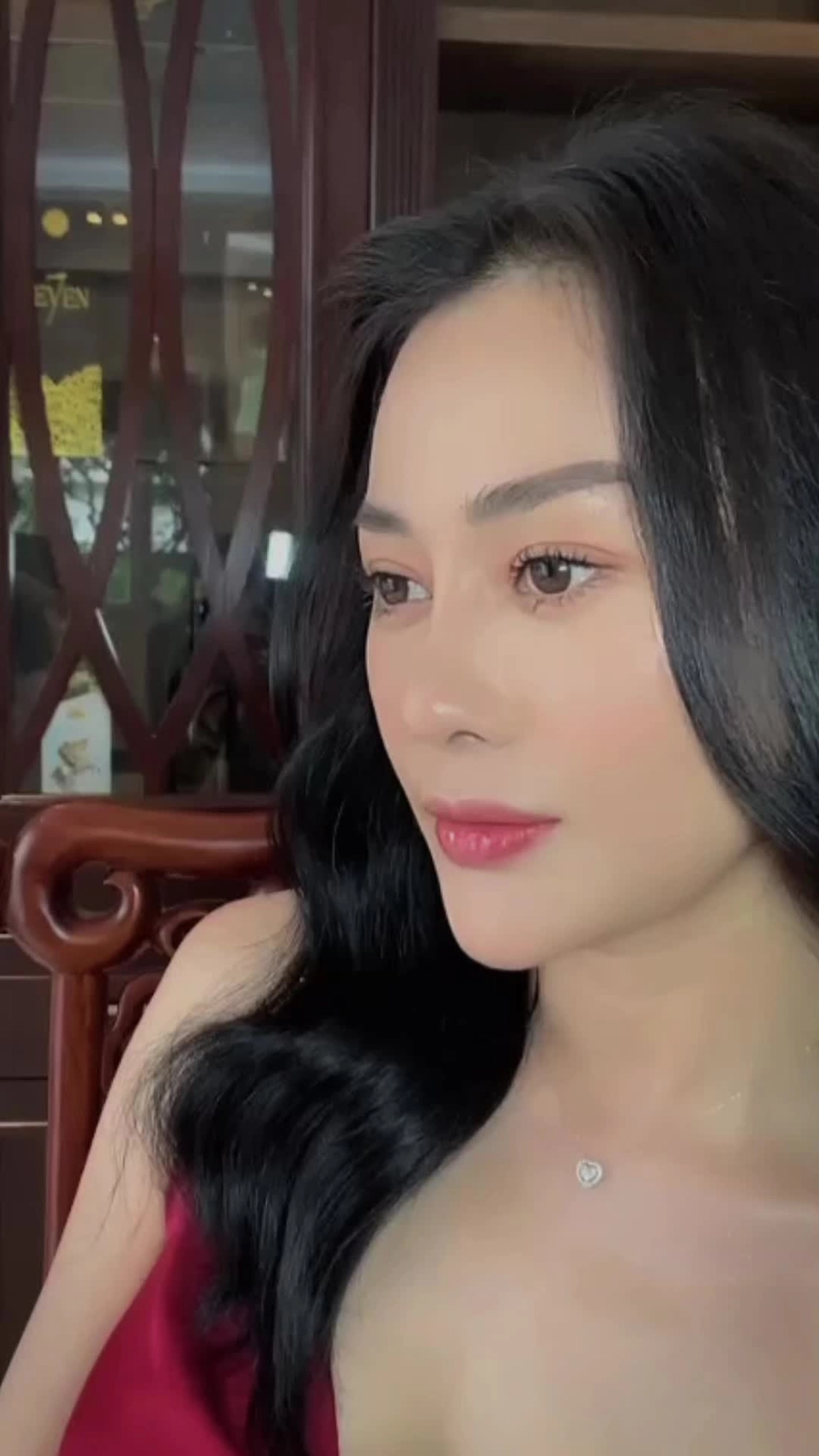 Ca sĩ Phương Oanh lấn sân âm nhạc khiến cộng đồng mạng bất ngờ