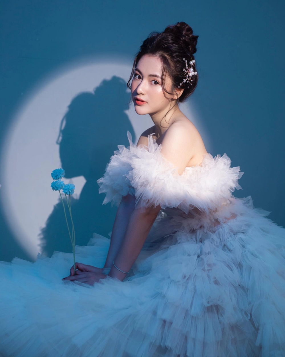 Tìm hiểu về diễn viên Việt Hoa chiều cao và vóc dáng nổi bật của cô