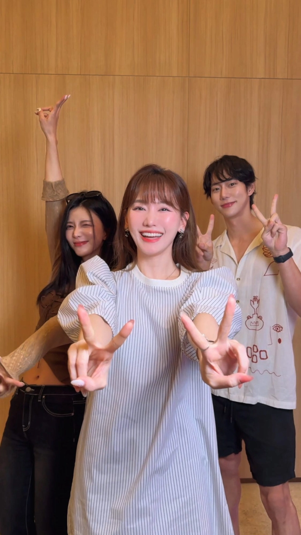 Thỏa sức hát theo những giai điệu của Hari Won trong karaoke