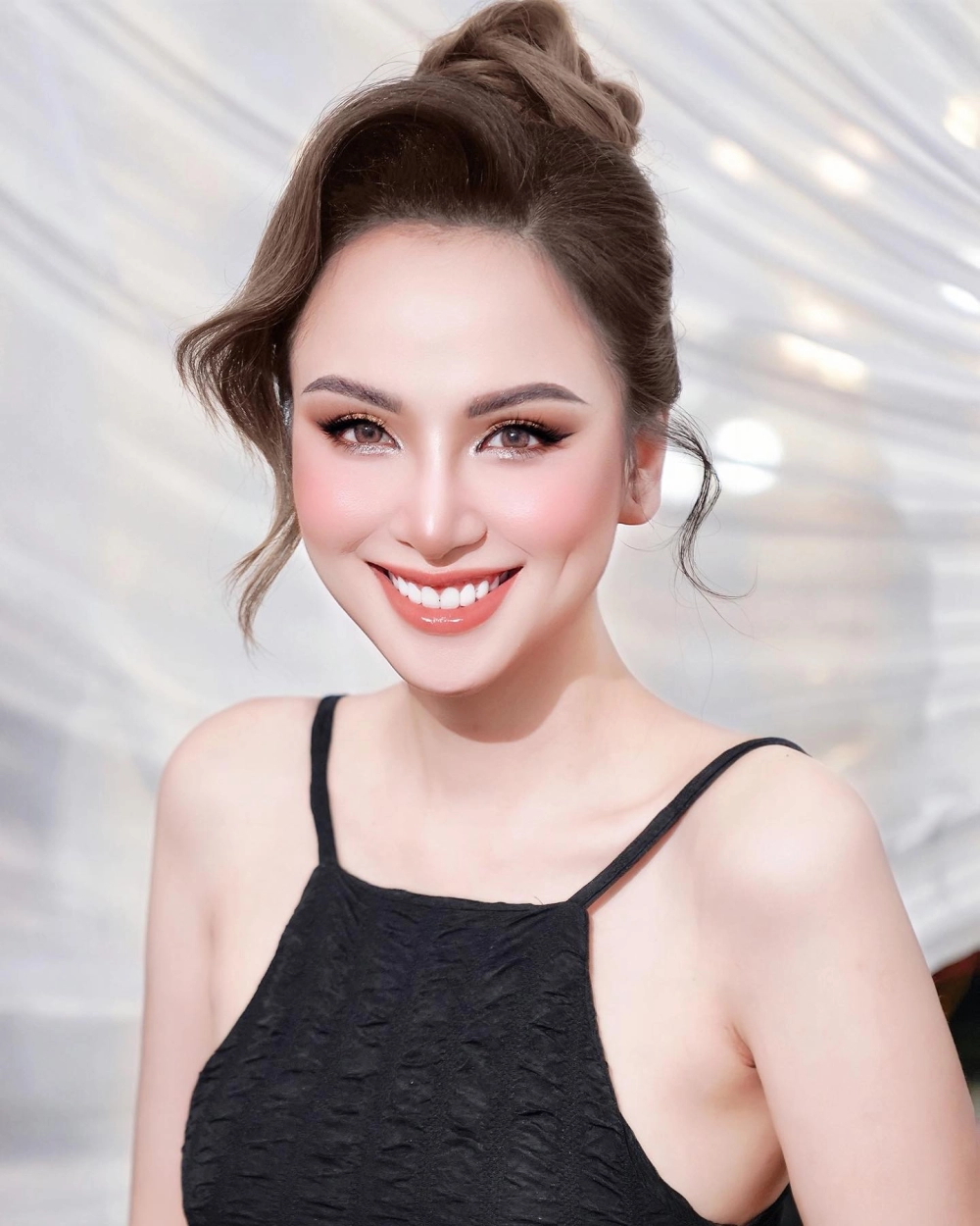 Hoa hậu diễm hương kết hôn lần 3 và những khoảnh khắc ngọt ngào bên người yêu