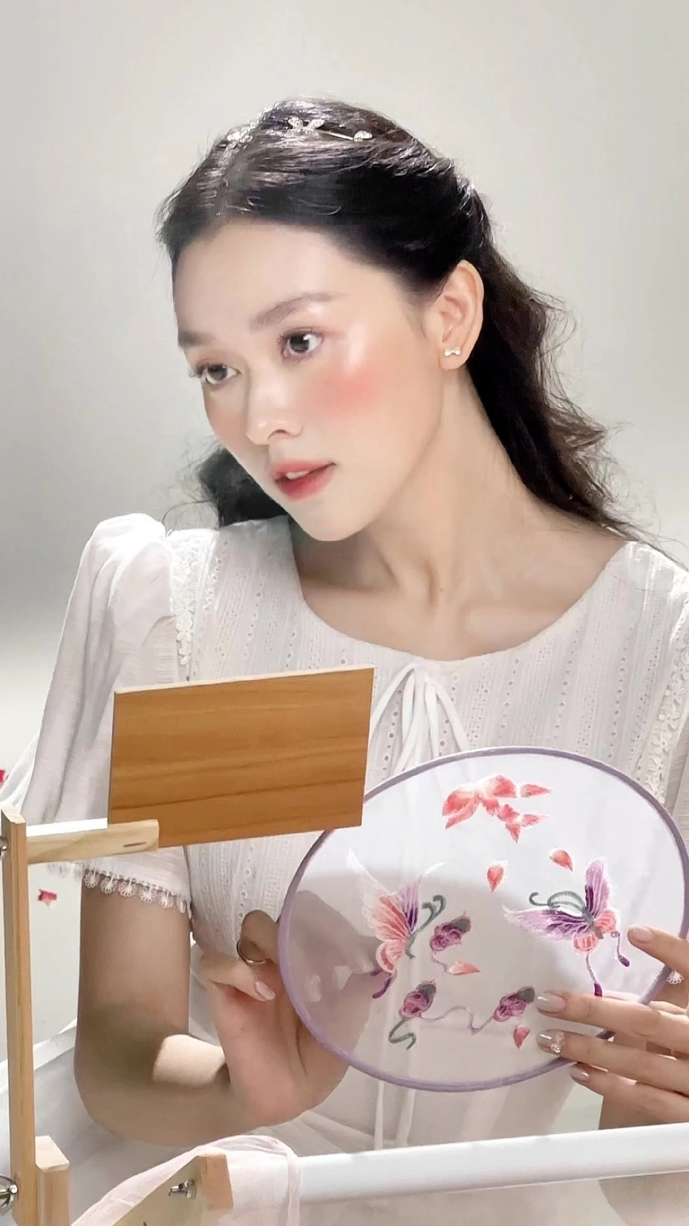 Khám phá tiểu sử và sự nghiệp của hoa hậu nguyễn tường san là ai