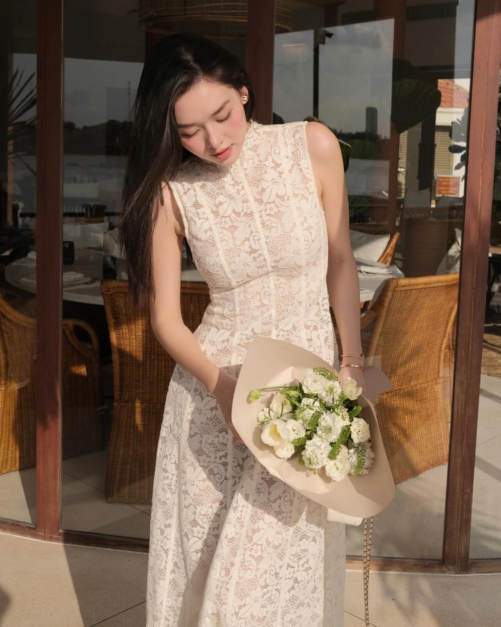 Khám phá vẻ đẹp cuốn hút của hoa hậu tường san đầy rạng ngời