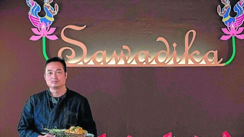 Sawadika (สวัสดีค่ะ) trong chữ Thái Lan được hiểu là Xin chào