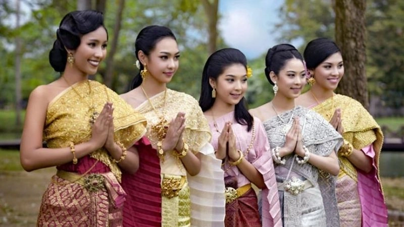Từ vựng tiếng Thái cơ bản đầu tiên bạn cần học đó là chào hỏi, xin lỗi, cảm hơn