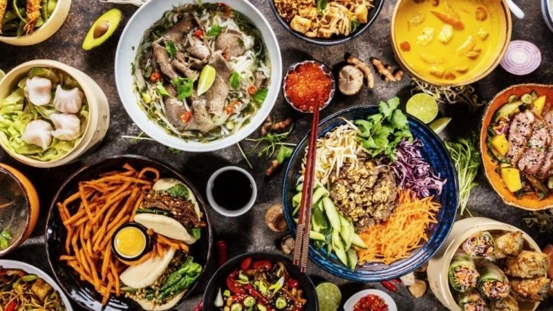 ẩm thực cũng là điều nhiều người muốn tìm hiểu khi đến Thái Lan