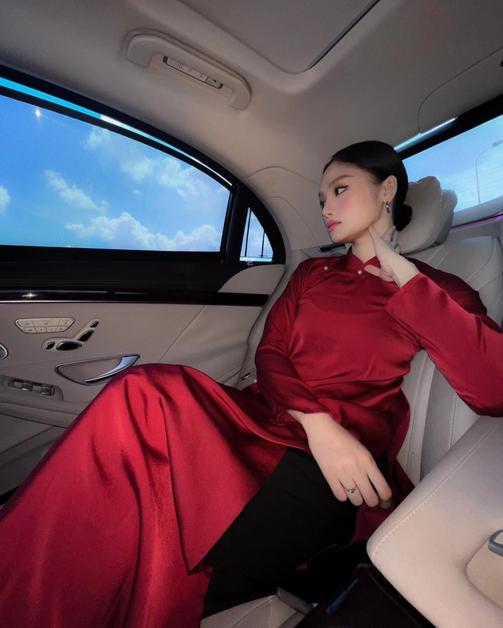 Khám phá thêm về chiều cao và vẻ ngoài cuốn hút của miu lê cao bao nhiêu