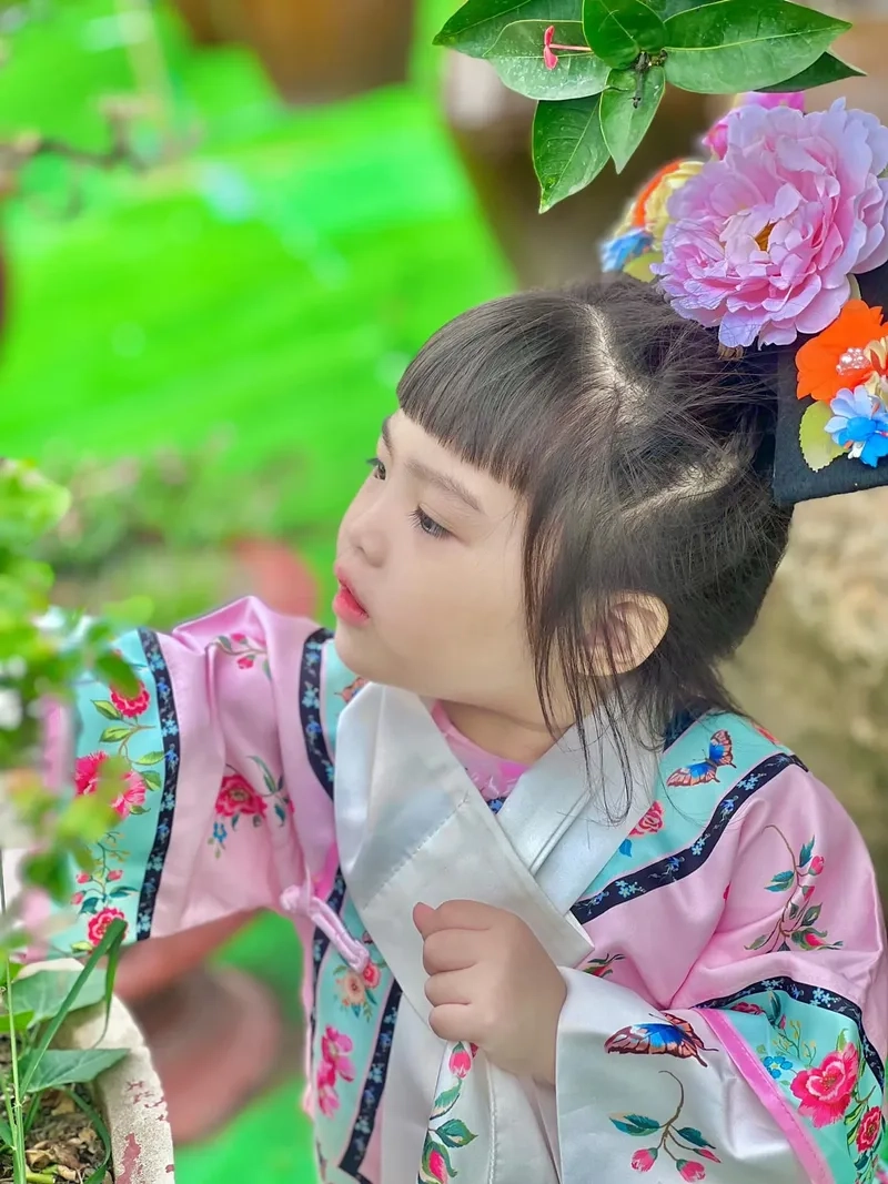 Thưởng thức Hình ảnh bé gái dễ thương cho điện thoại đẹp nhất cực kỳ ấn tượng