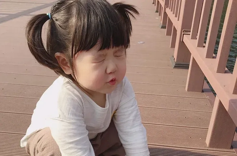 Trang trí màn hình với Hình nền em bé gái cho máy tính xinh lung linh