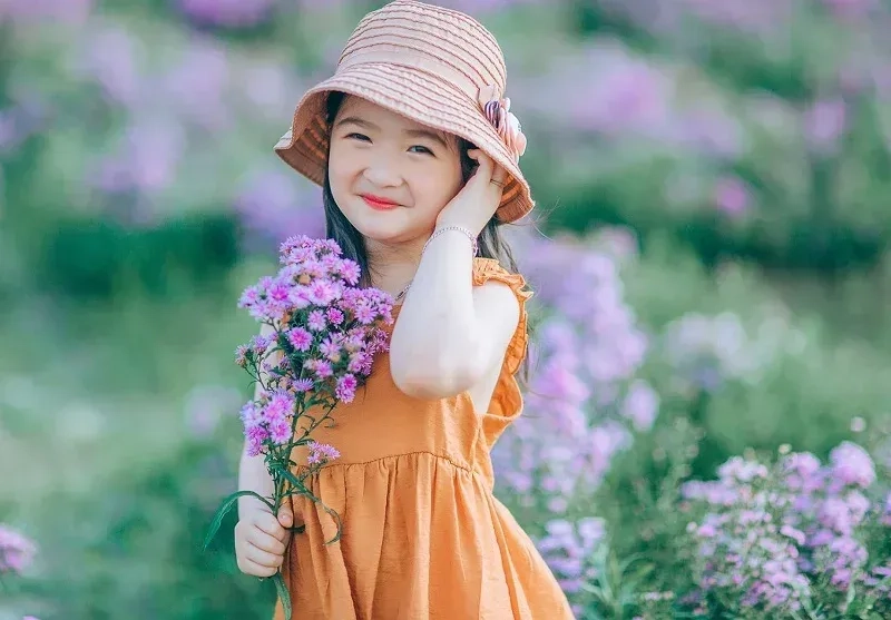 Miễn phí tải về Hình nền em bé gái miễn phí đáng yêu ngây ngất