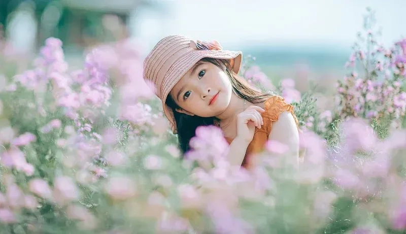 Đổi mới giao diện với Hình nền bé gái dễ thương cho điện thoại hot trend