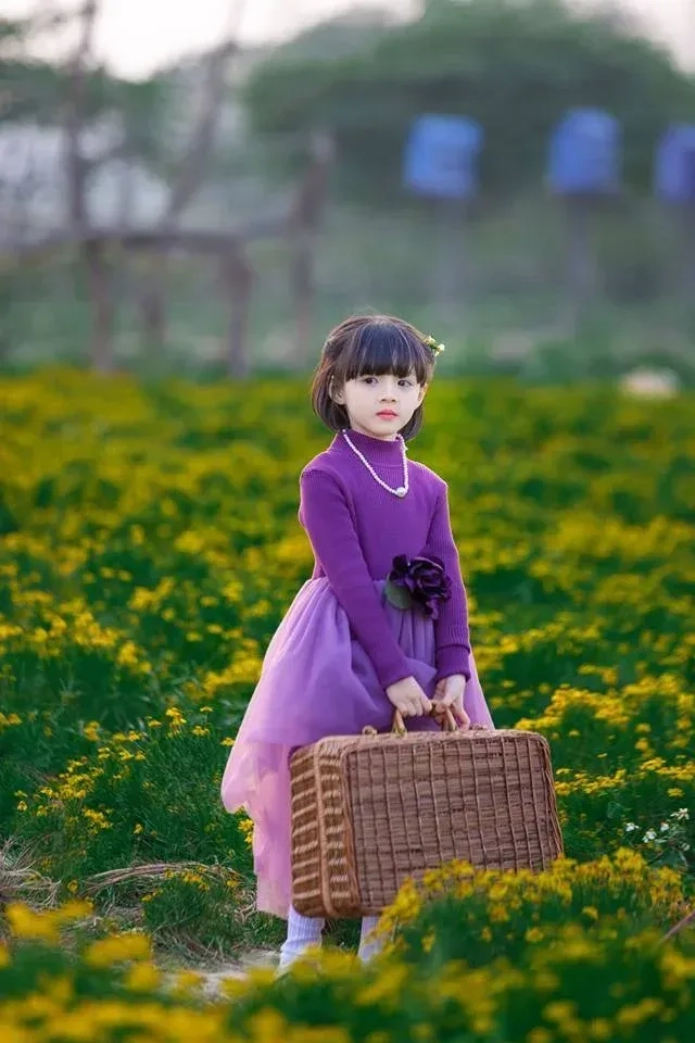 Trang trí màn hình với Hình nền em bé gái dễ thương cho máy tính