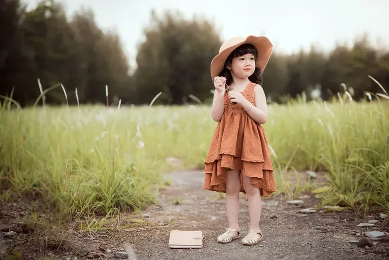 Dành tặng bạn bộ Hình nền em bé gái dễ thương cho điện thoại cực xinh