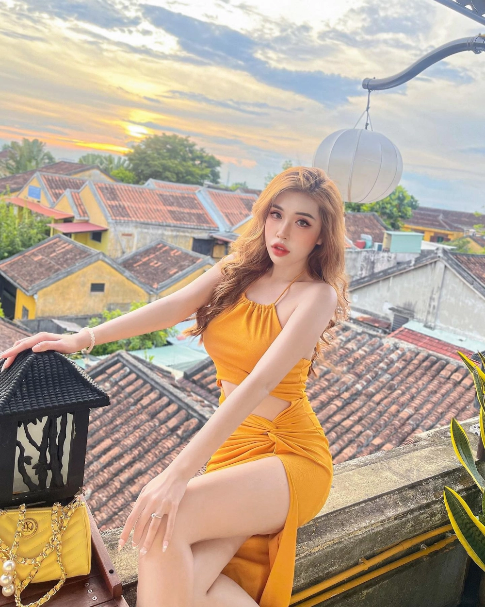 Thân Thùy Bảo Trân lấn sân showbiz với nhiều vai trò ấn tượng