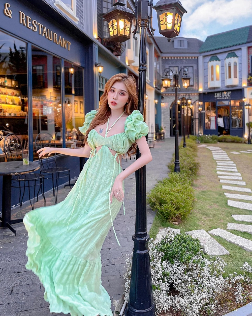 Pinky Bảo Trân nổi bật với thần thái cuốn hút trên sân khấu