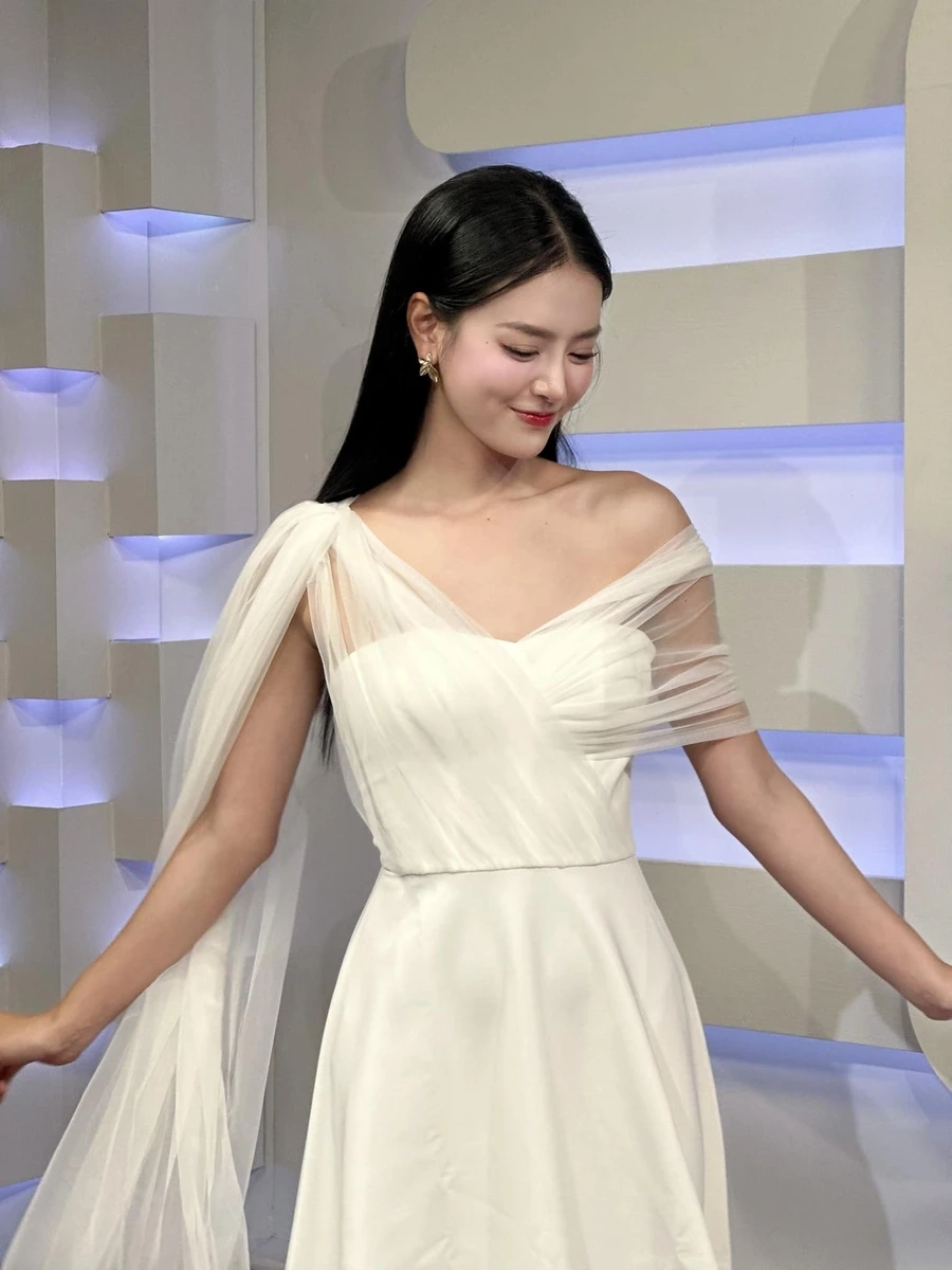 Tìm hiểu tiểu sử và sự nghiệp đáng nể của bùi khánh linh