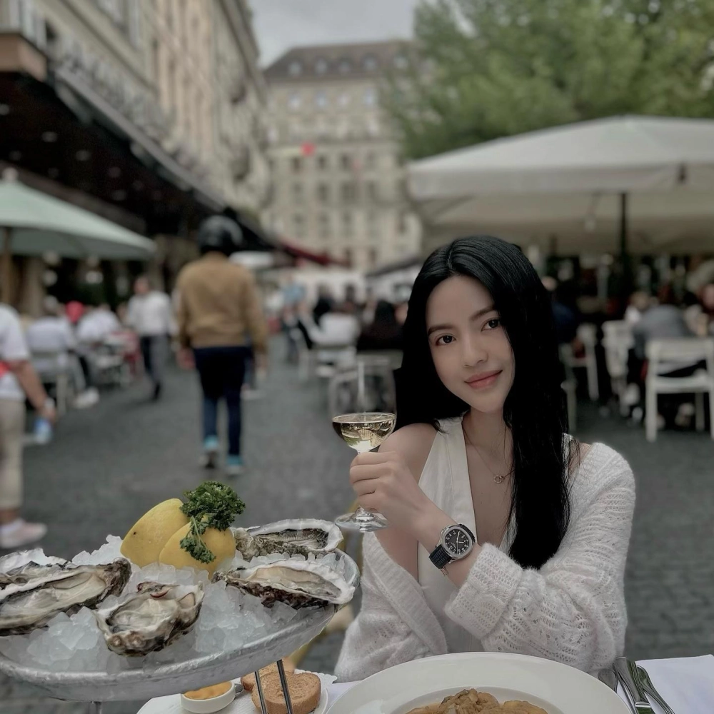 Hình ảnh chứng minh chiều cao chu thanh huyền đáng ngưỡng mộ
