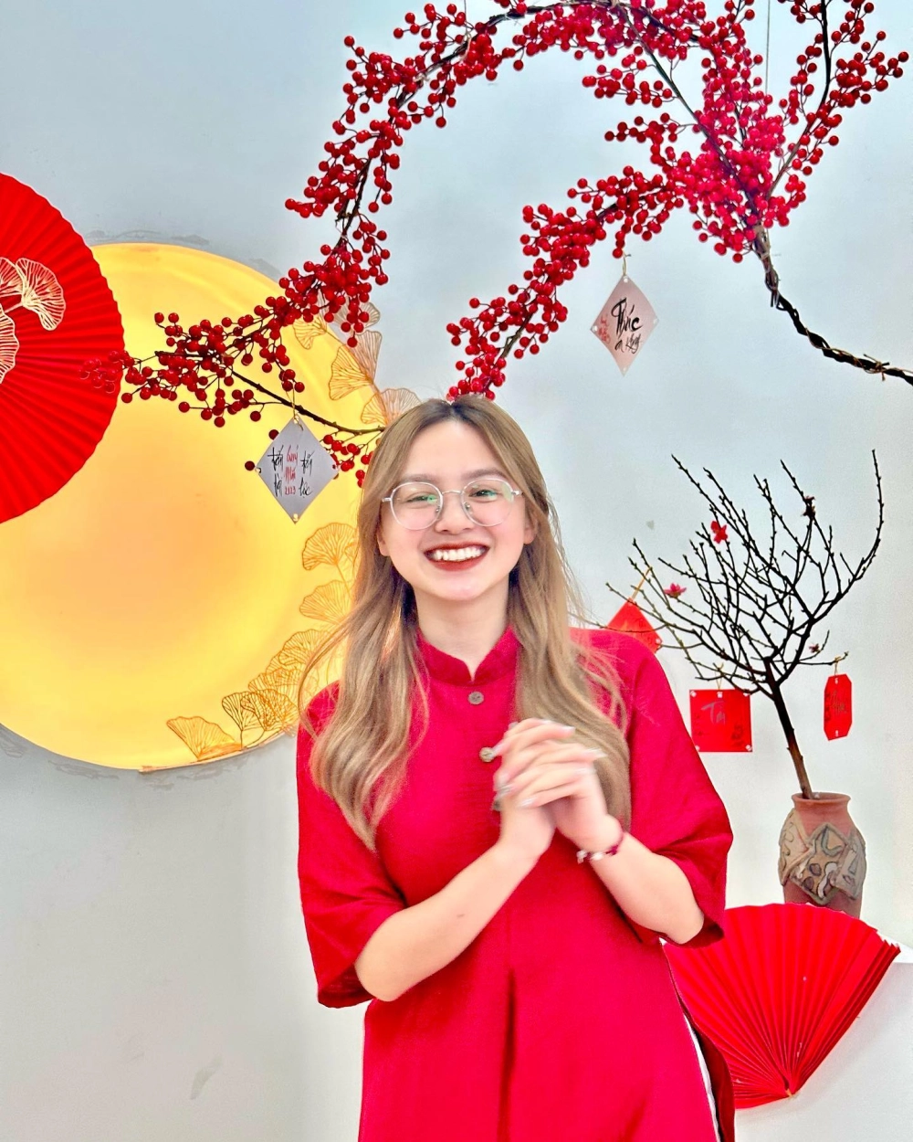 Đặng Thu Hà ghi điểm với nụ cười rạng rỡ hút mắt