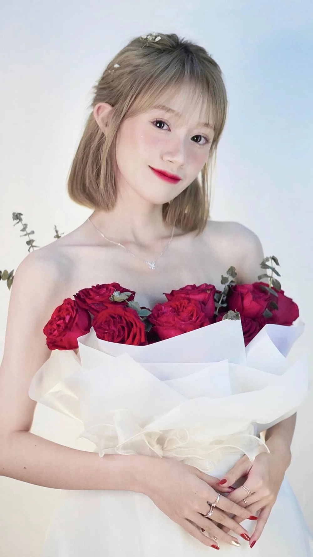 Phương anh đào dịu dàng nhưng đầy nội lực trong từng vai diễn