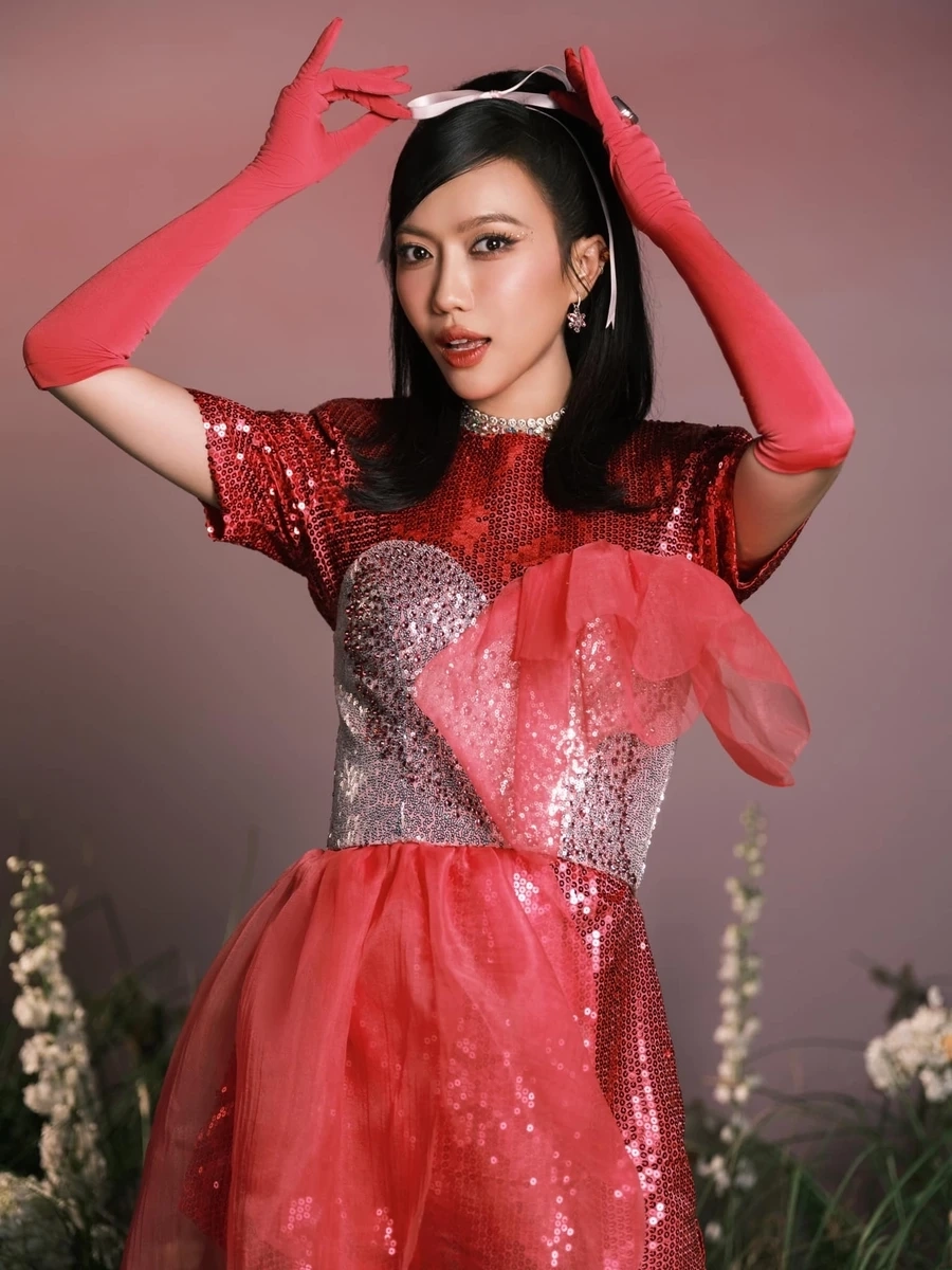 Diệu Nhi Hài luôn khiến người xem cười không ngớt bởi nét duyên riêng