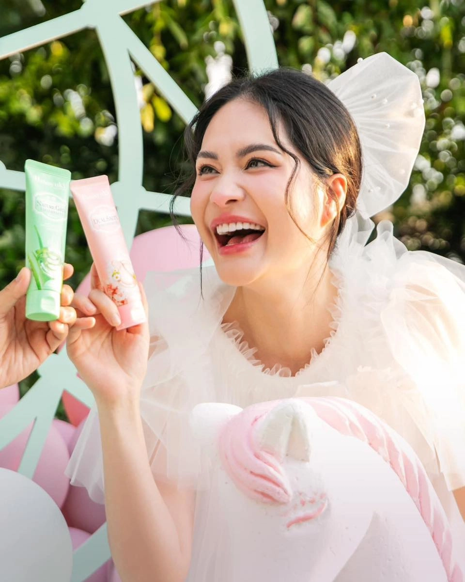 Khám phá con đường âm nhạc của ca sĩ Đoàn Di Băng và những ca khúc hit