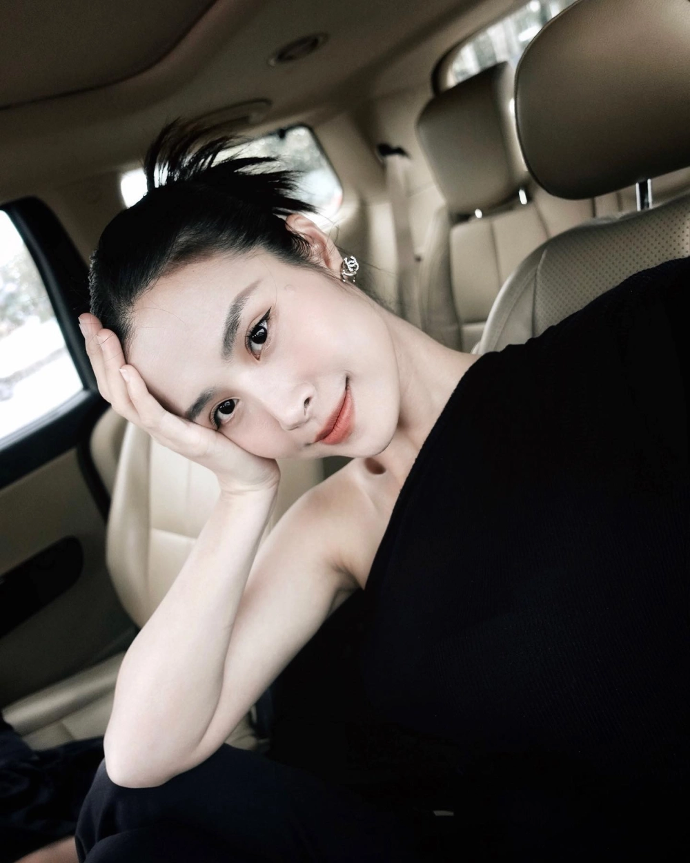 Cùng chúc mừng sinh nhật Đông Nhi với lời yêu thương