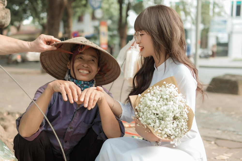 Lộ diện hình ảnh Gấm Kami và người yêu tình tứ