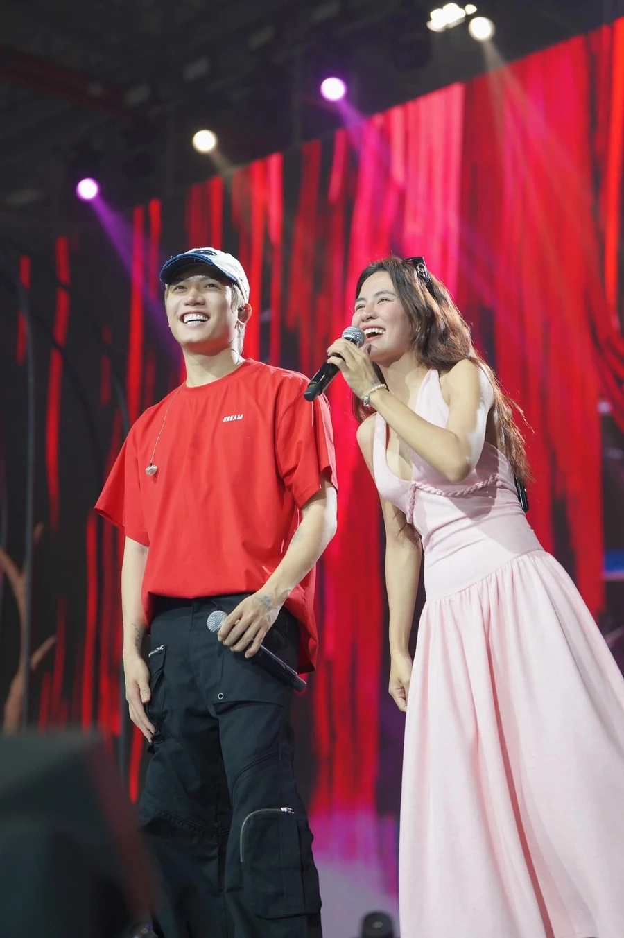 Album Hà Nhi chứa đựng những ca khúc ấn tượng không thể bỏ qua