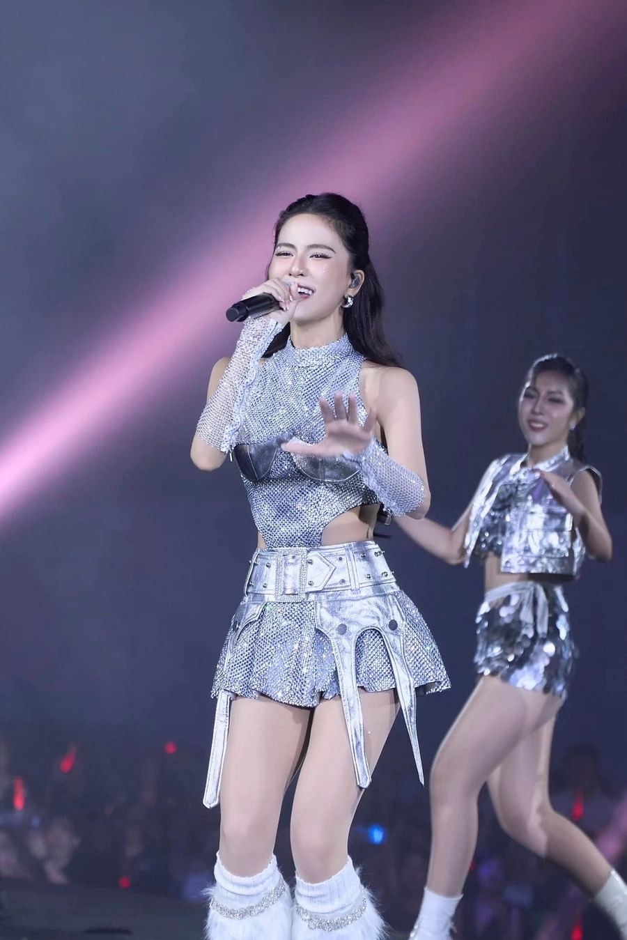 Hà Nhi live luôn mang đến những phần biểu diễn đầy cảm xúc và chân thật