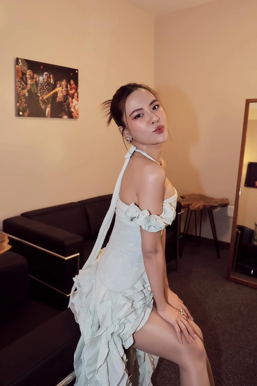 Chưa quên người yêu cũ Hà Nhi khiến người nghe không khỏi xúc động