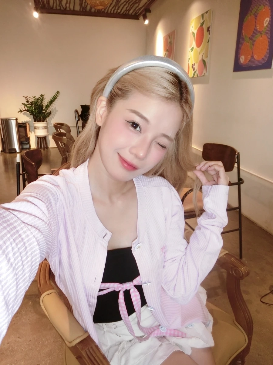 Hoàng Yến Chibi Yêu Thầm là ca khúc thể hiện những tâm tư thầm kín của cô gái trong tình yêu