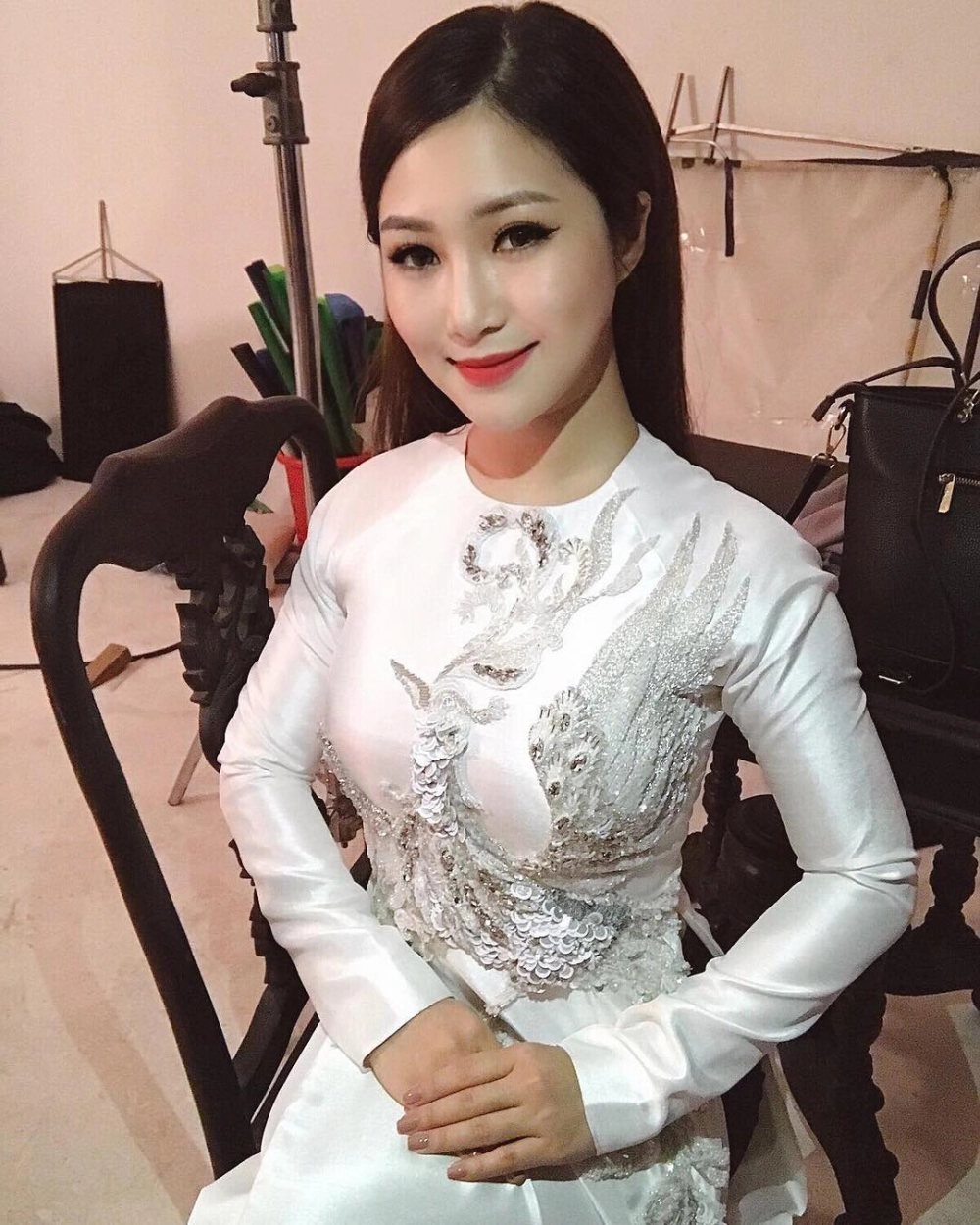 Hương Tràm Em Gái Mưa gây sốt với giai điệu da diết