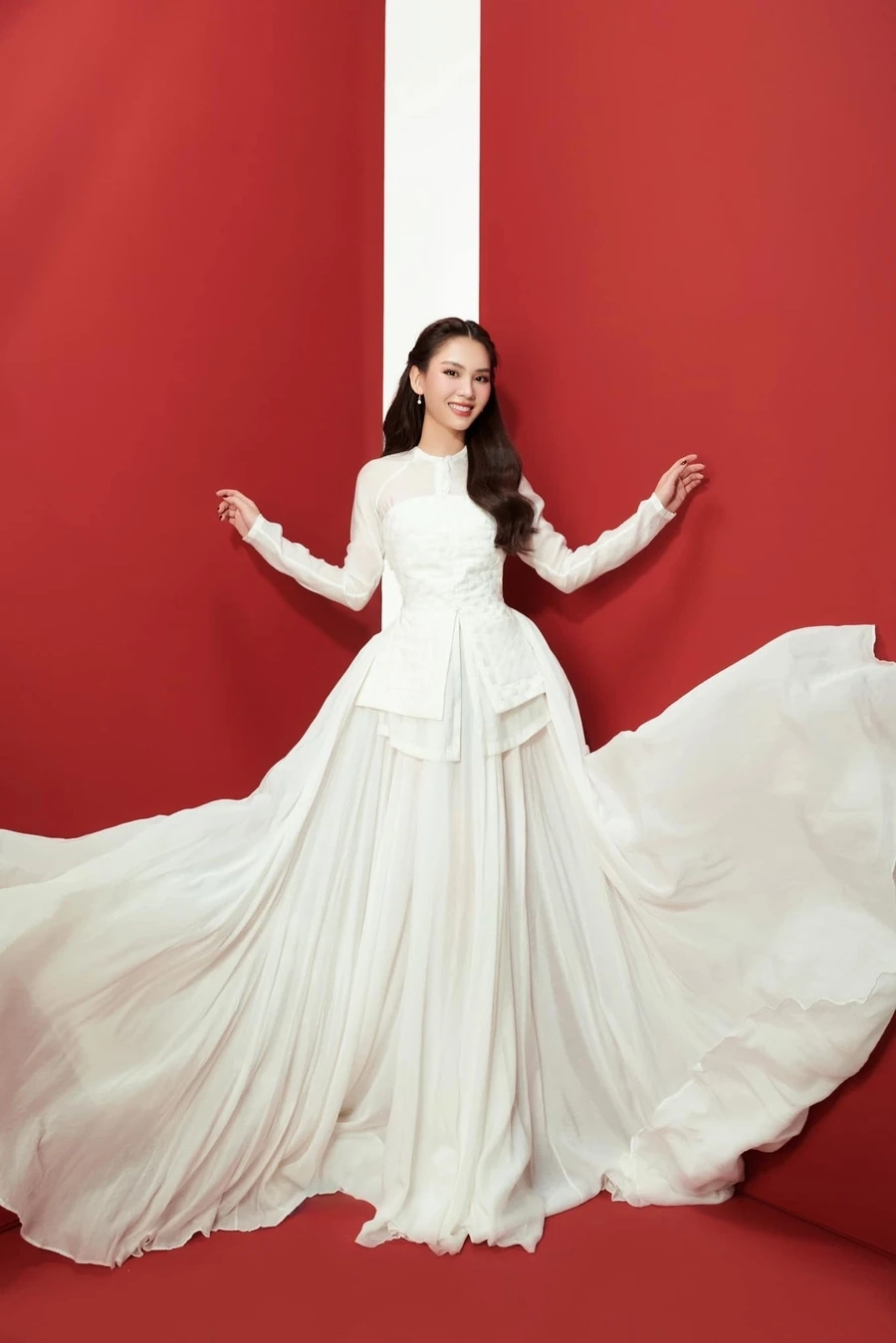 Huỳnh Nguyễn Mai Phương height is 1.70 meters, ideal for beauty pageants