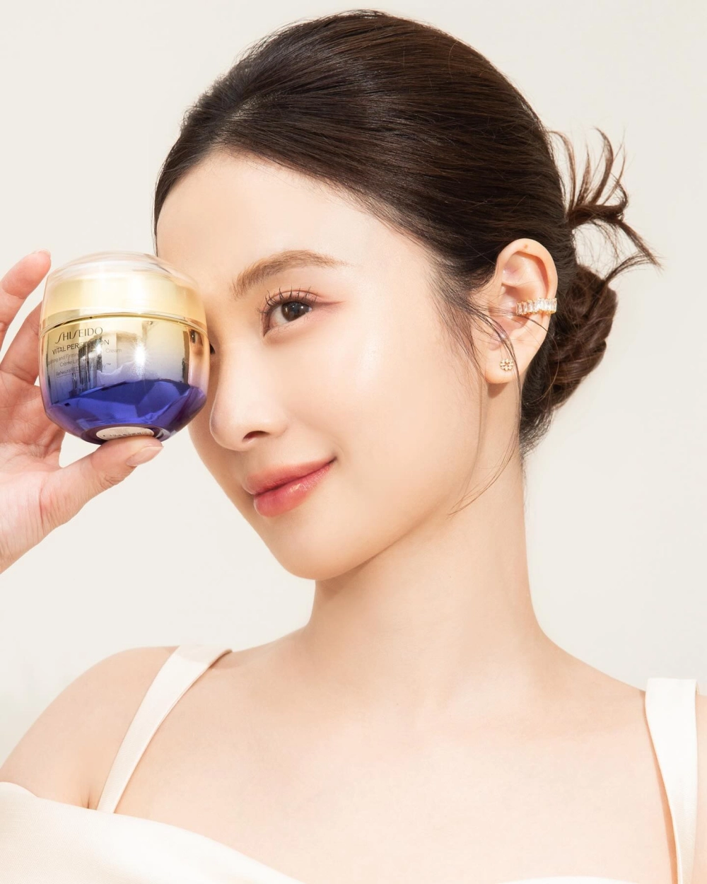 Tiểu sử của Jun Vũ