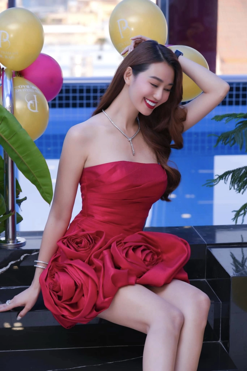 Siêu mẫu Khánh My thu hút mọi ánh nhìn trên sàn diễn quốc tế