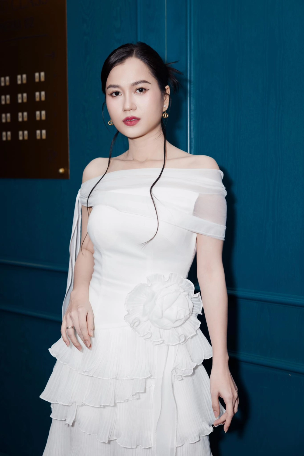 Lâm vỹ dạ hát bolero gây bất ngờ với sự sâu lắng trong từng câu hát