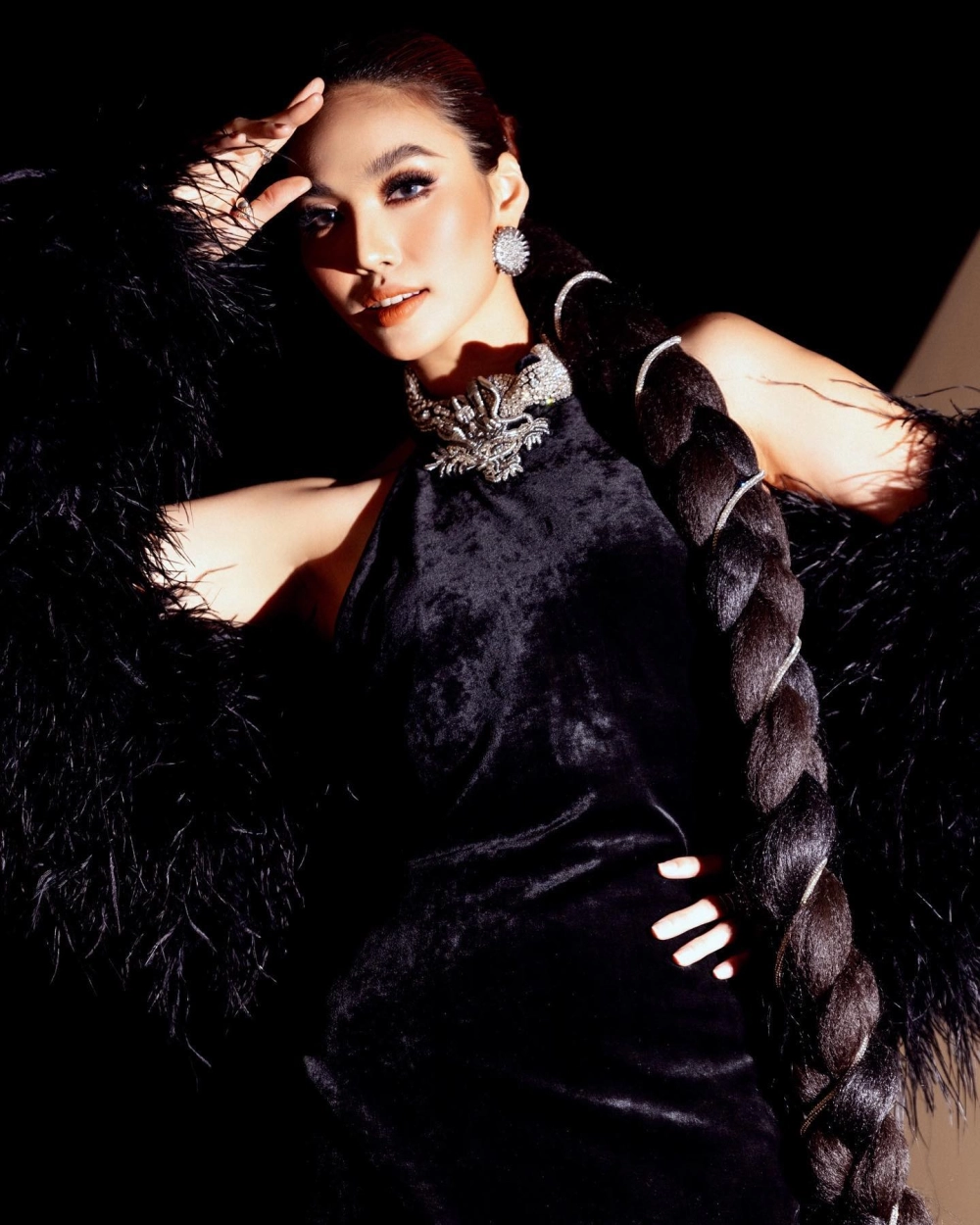 Những câu chuyện đằng sau hành trình thi lan khuê thi miss world
