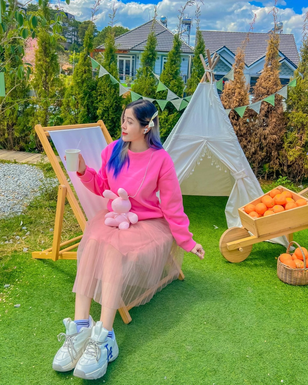 Tiểu sử của Linh Barbie