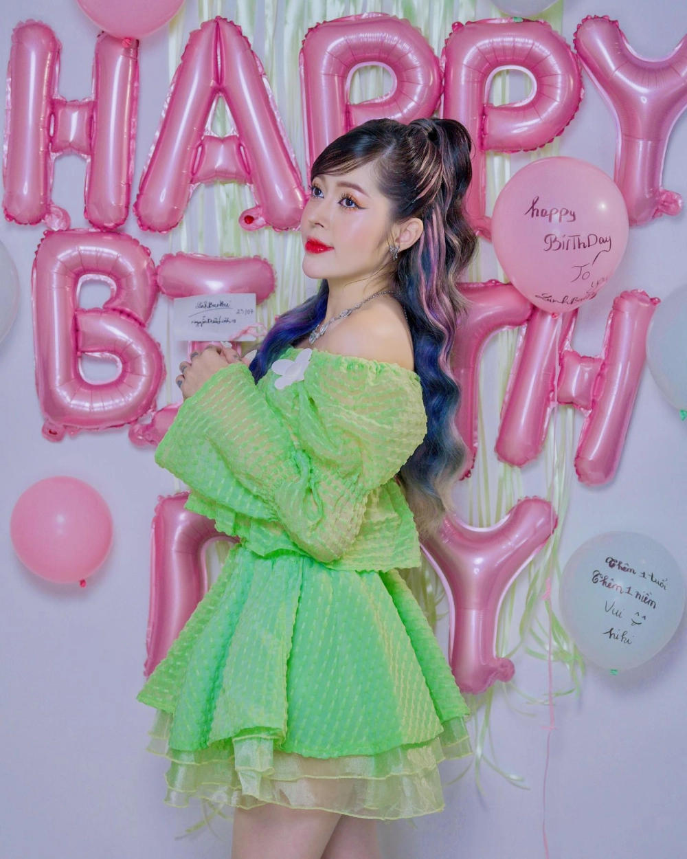 Người hâm mộ luôn tìm cách coi chị Linh Barbie và các video của cô