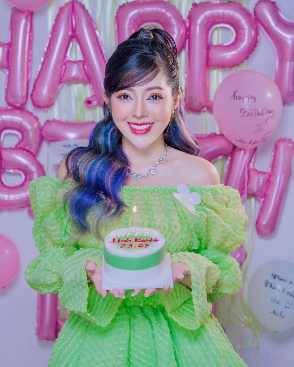 Tin tức mới nhất về việc Linh Barbie có chồng chưa luôn thu hút sự chú ý