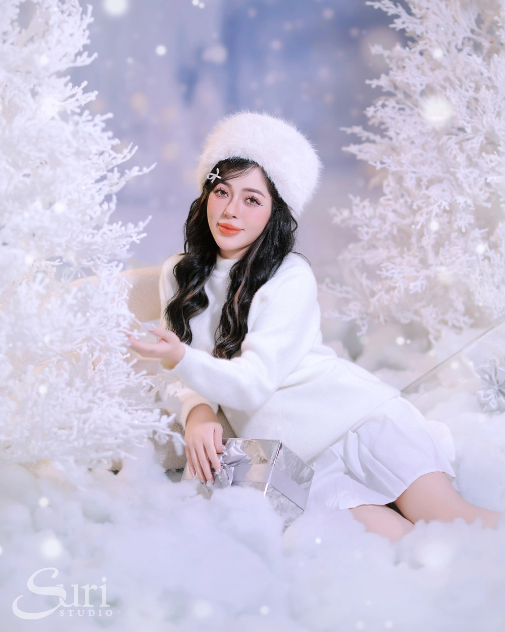 Những khoảnh khắc đáng yêu khi Linh Barbie tô tượng khiến fans mê mẩn