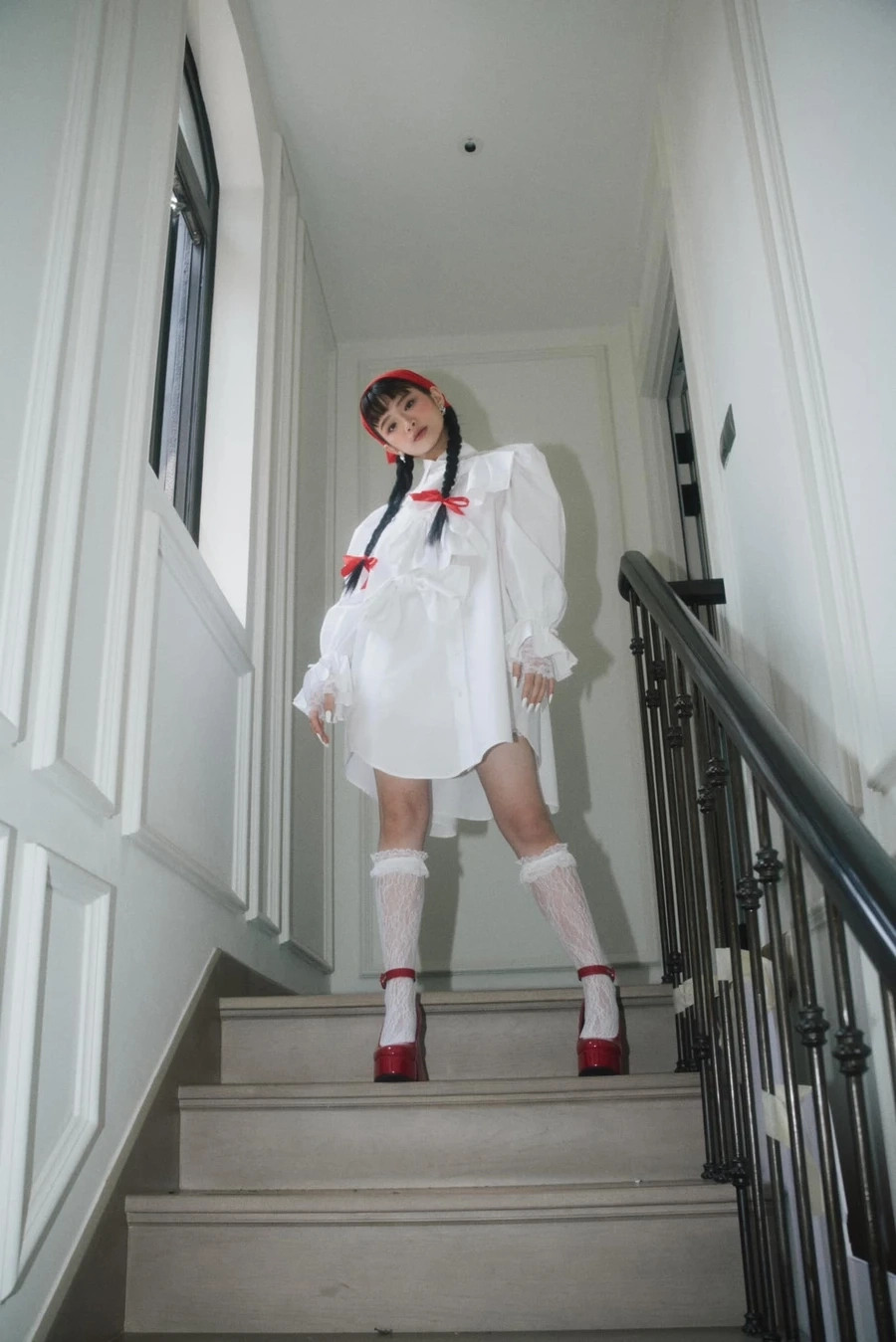 Lắng nghe và cùng cảm nhận Linh Ka Ghosting Lyrics với từng câu từ sâu sắc