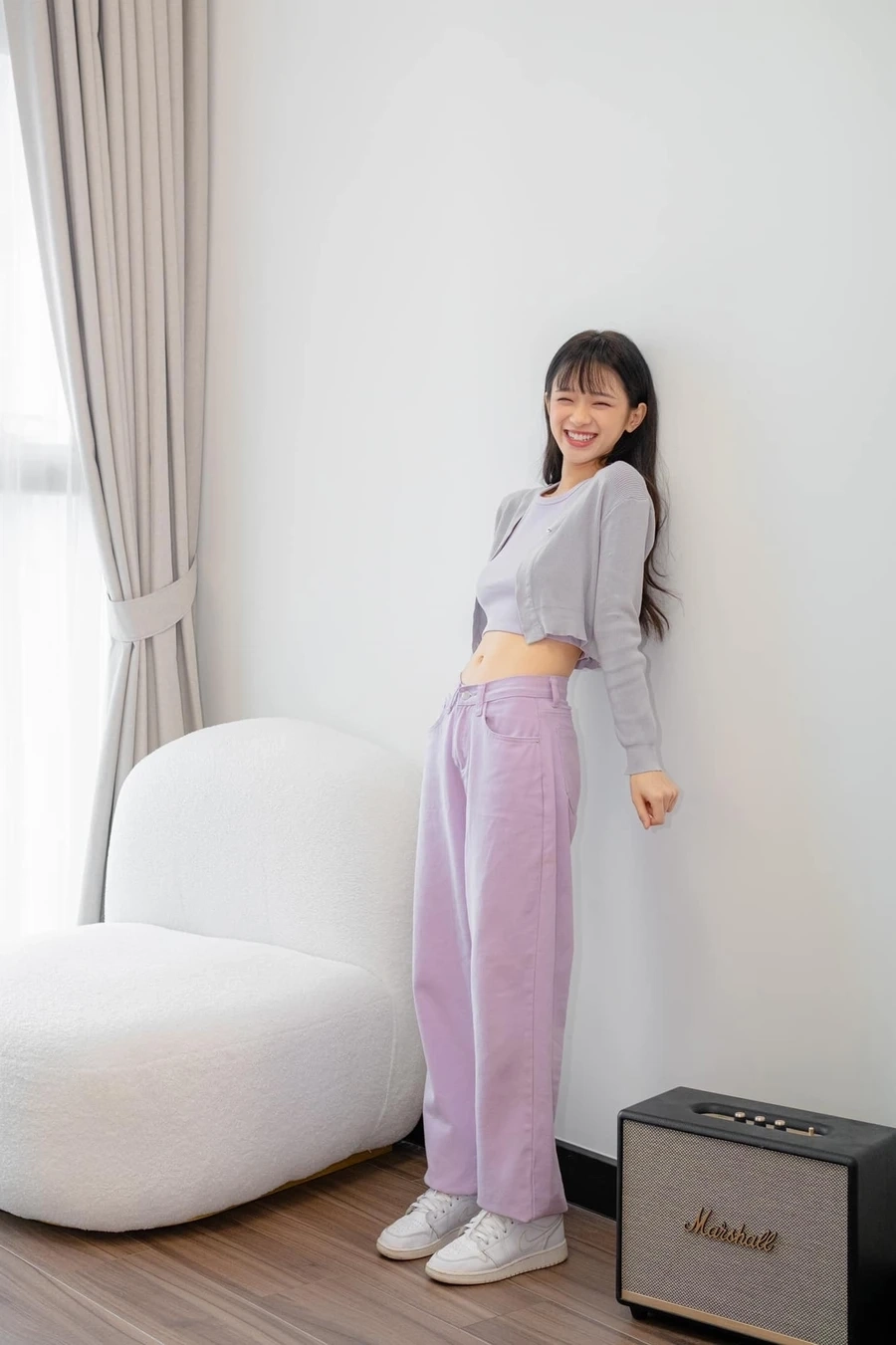 Linh Ka hát khiến khán giả say đắm bởi giọng ca ngọt ngào và lôi cuốn