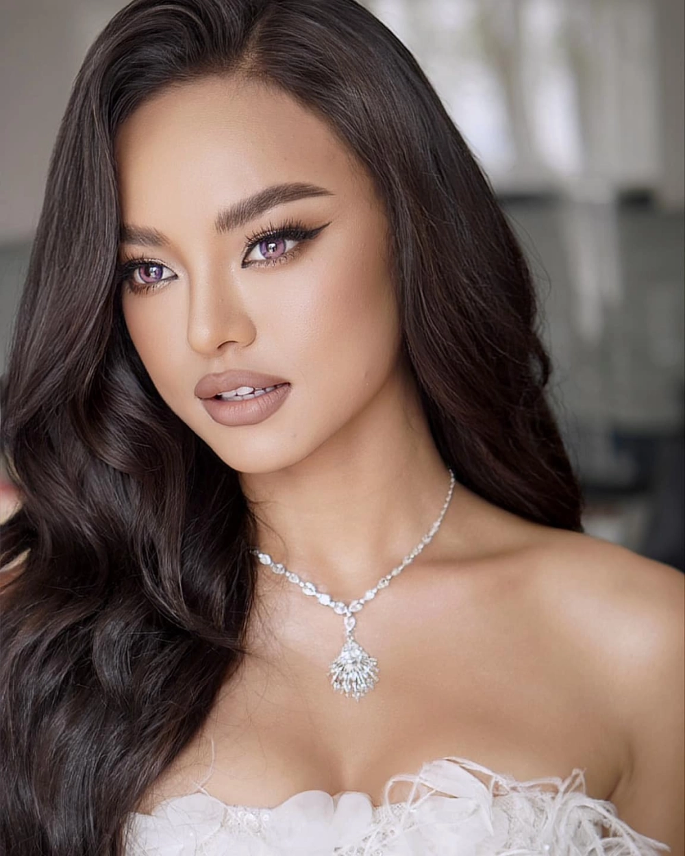 Tiểu sử của Mai Ngô