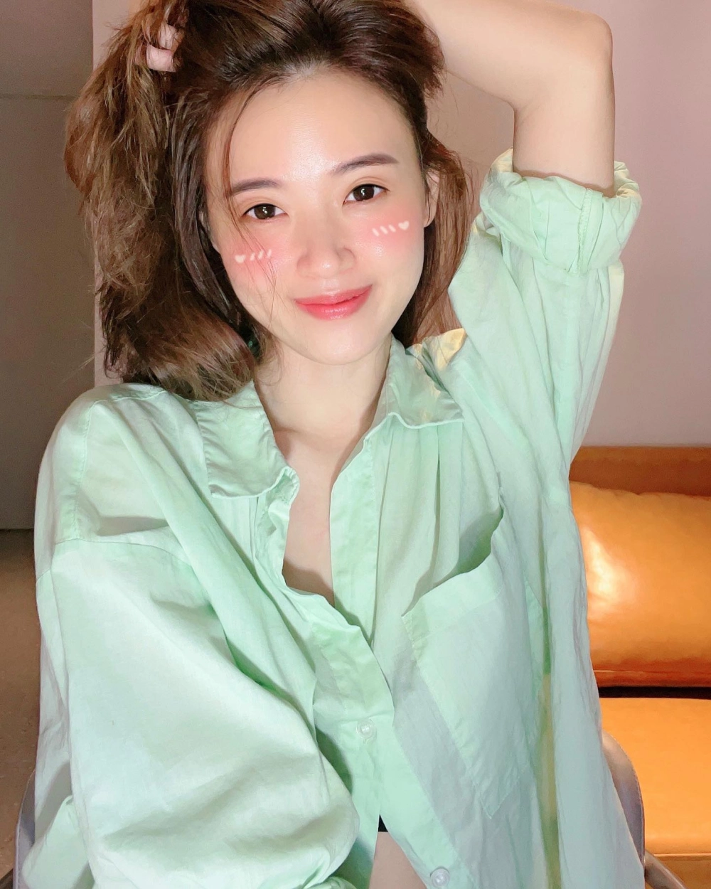 Ảnh mặt mộc Midu gây sốt vì làn da không tì vết