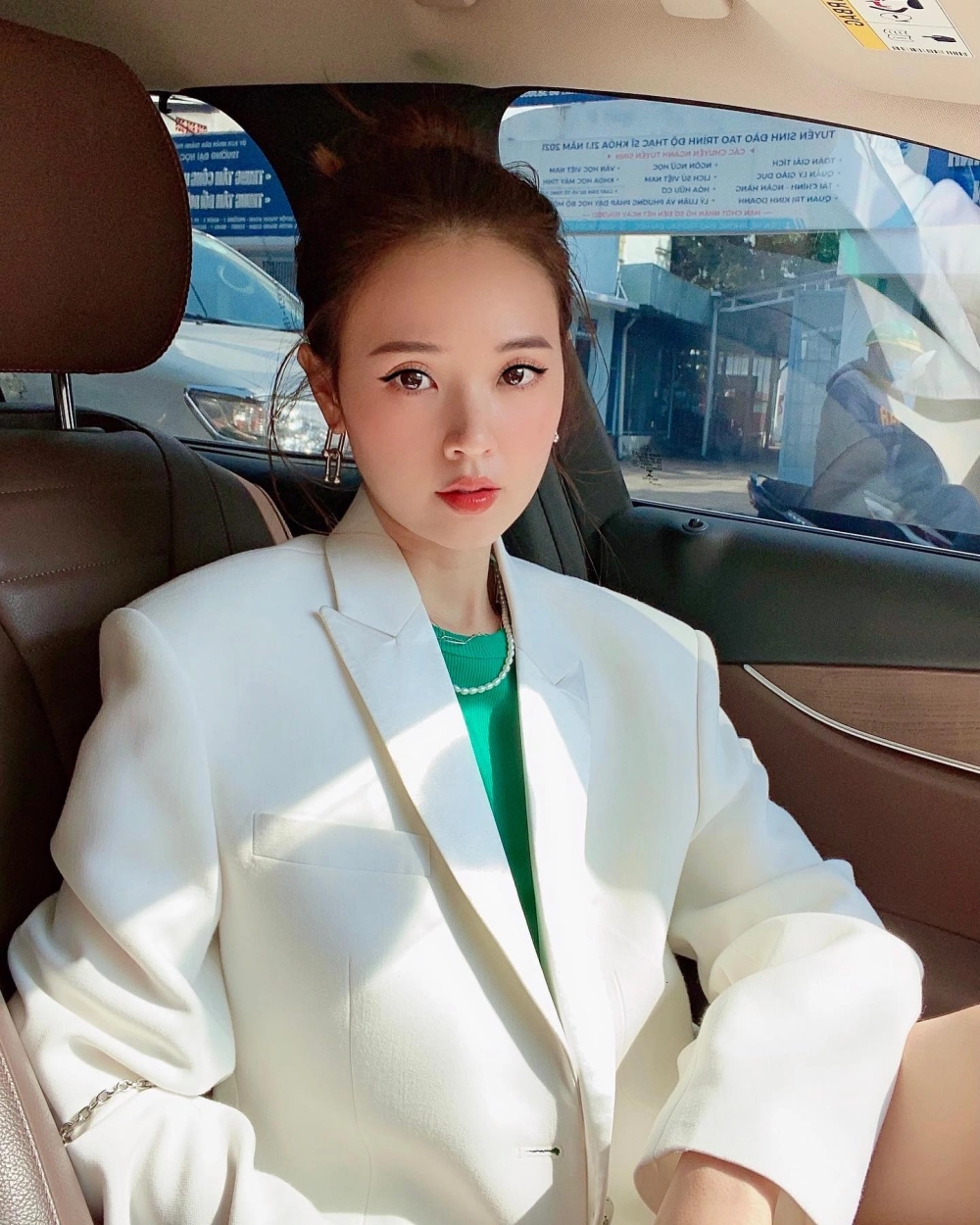 Theo dõi Midu Instagram để cập nhật hình ảnh xinh đẹp mỗi ngày