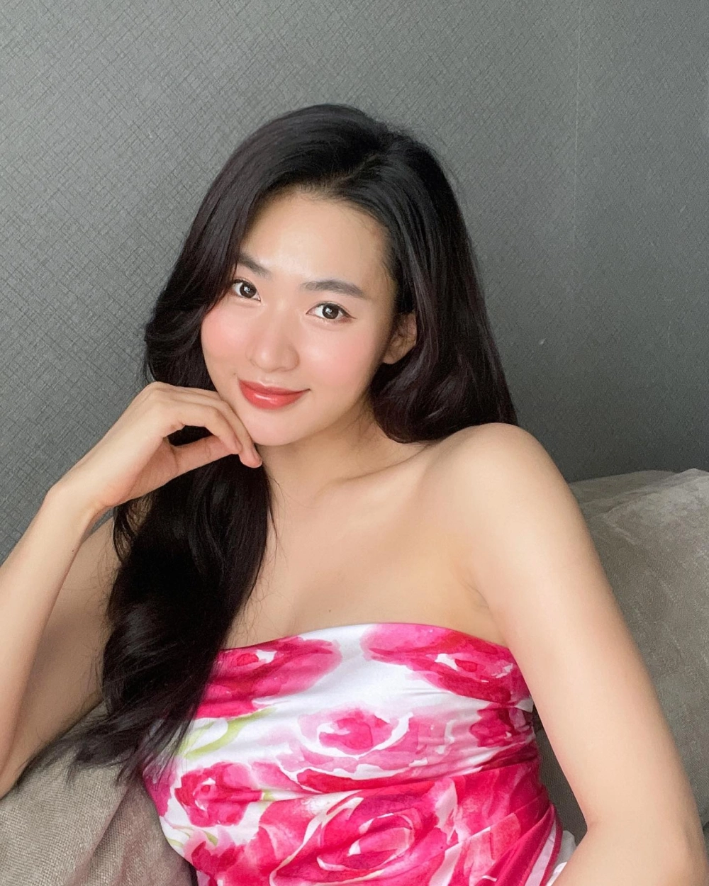 Khám phá vẻ đẹp dịu dàng của Minh Trang qua góc ảnh