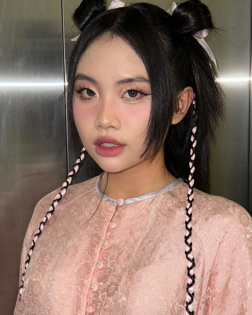 Lời bài hát phương mỹ chi gối gấm nhẹ nhàng nhưng da diết
